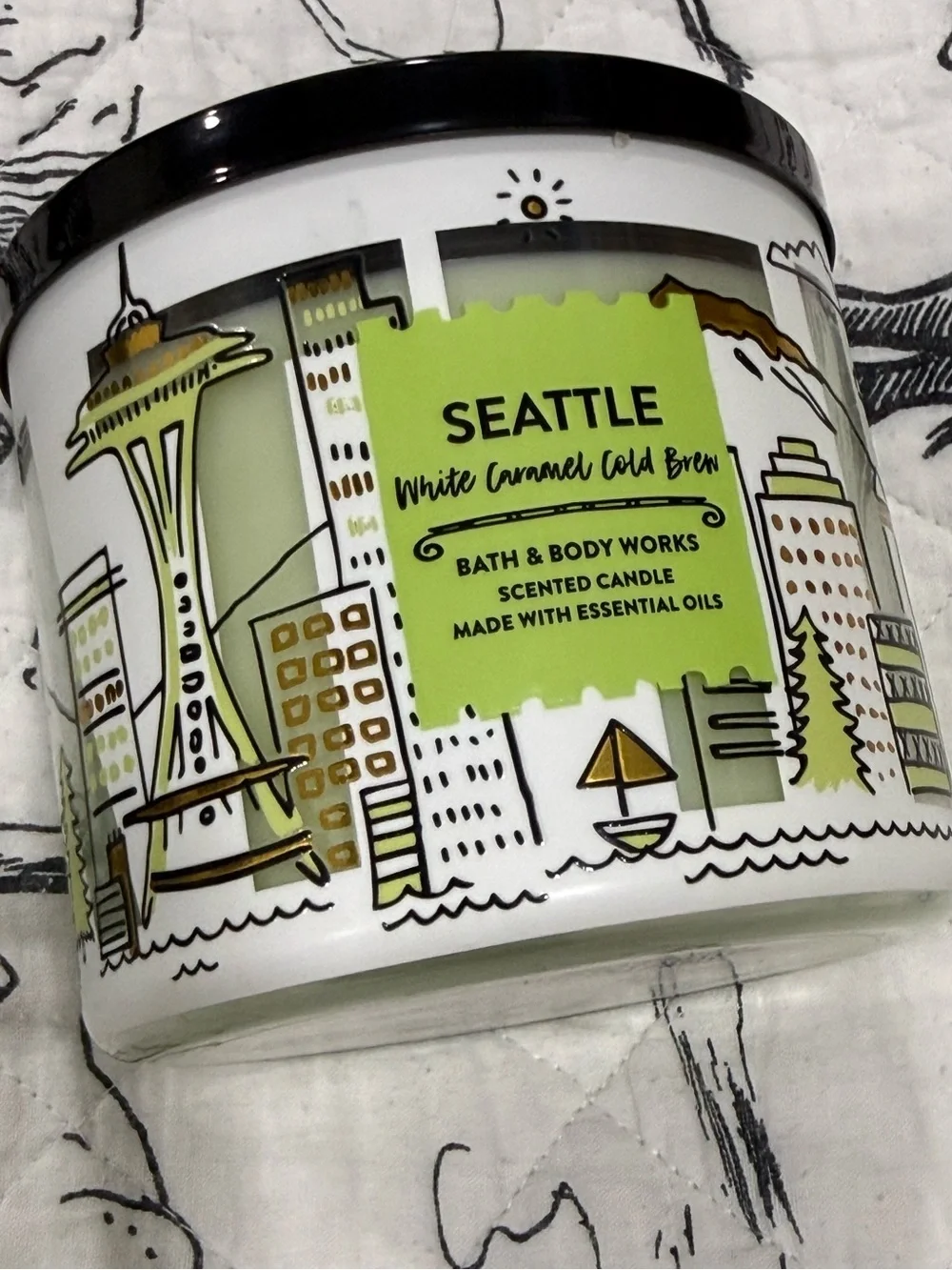 NWT Bath & Body Works Seattle 3-wick Candle - Picture 3 of 6
